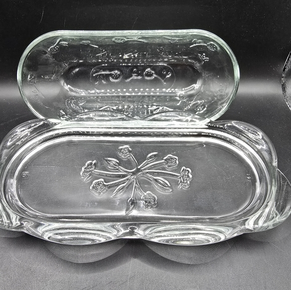 Vintage Anchor Hocking Covered Butter Dish Floral Clear Glass Scalloped Bottom - Picture 6 of 10